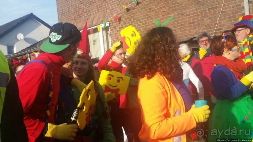 Карнавальное шествие в деревне Kleine Meers