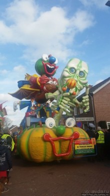 Карнавальное шествие в деревне Kleine Meers