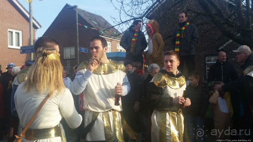 Карнавальное шествие в деревне Kleine Meers