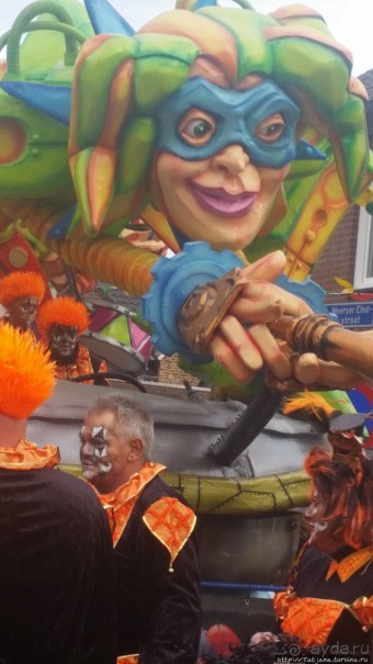 Карнавальное шествие в деревне Kleine Meers