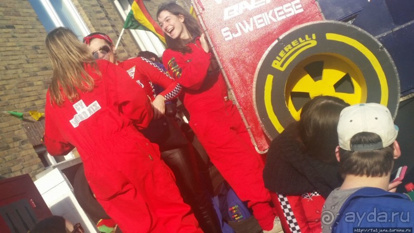 Карнавальное шествие в деревне Kleine Meers