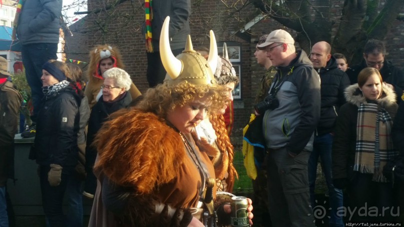 Карнавальное шествие в деревне Kleine Meers