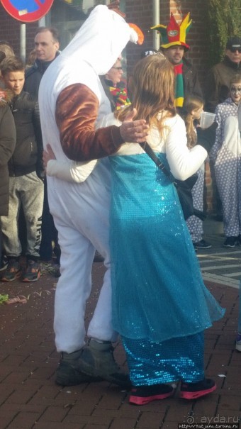 Карнавальное шествие в деревне Kleine Meers