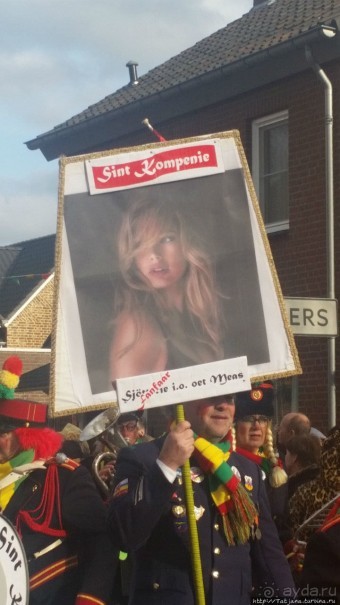 Карнавальное шествие в деревне Kleine Meers