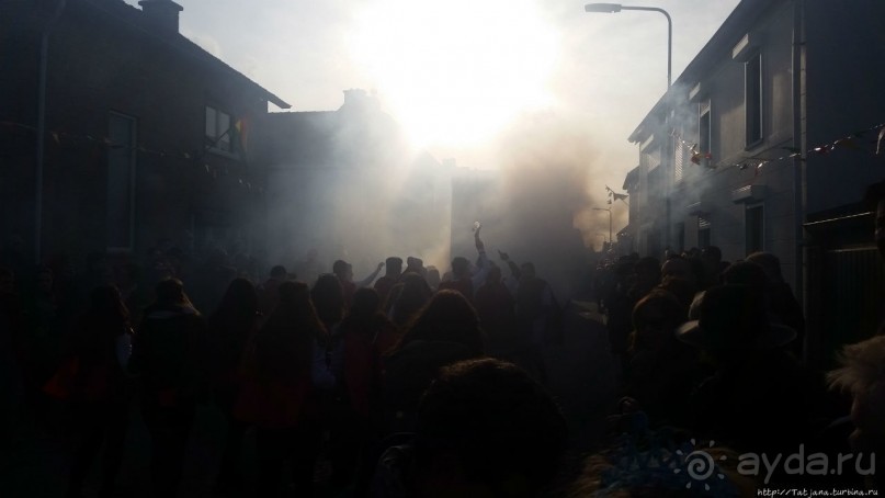 Карнавальное шествие в деревне Kleine Meers