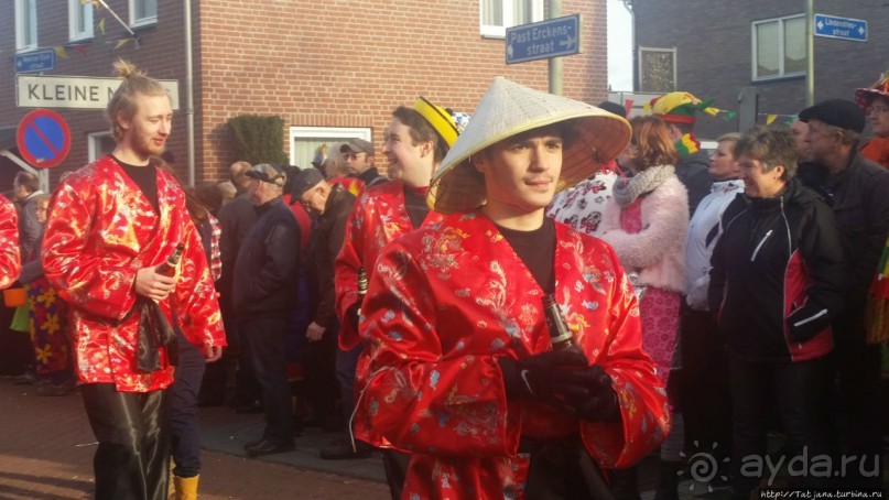 Карнавальное шествие в деревне Kleine Meers