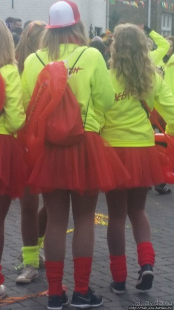 Карнавальное шествие в деревне Kleine Meers