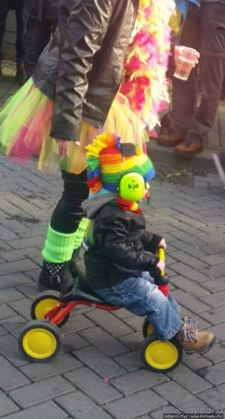 Карнавальное шествие в деревне Kleine Meers