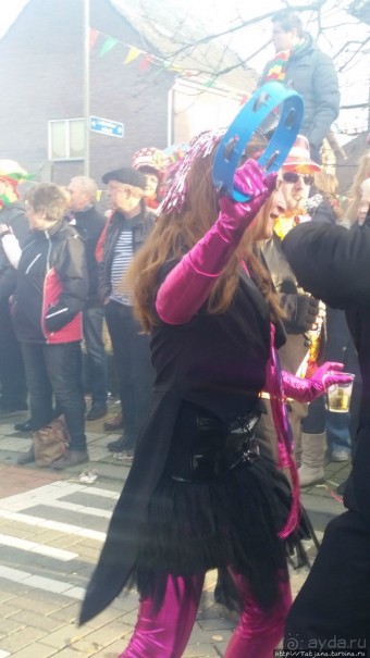 Карнавальное шествие в деревне Kleine Meers