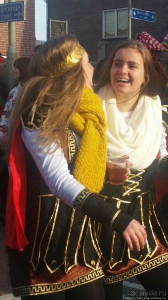 Карнавальное шествие в деревне Kleine Meers