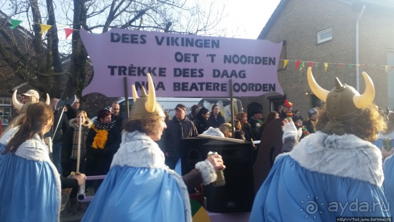 Карнавальное шествие в деревне Kleine Meers