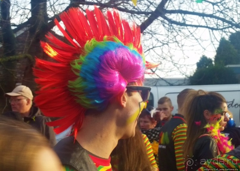 Карнавальное шествие в деревне Kleine Meers