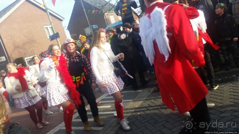 Карнавальное шествие в деревне Kleine Meers