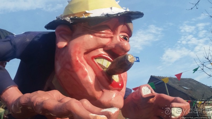 Карнавальное шествие в деревне Kleine Meers