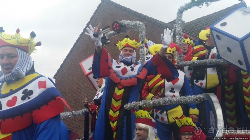 Карнавальное шествие в деревне Kleine Meers