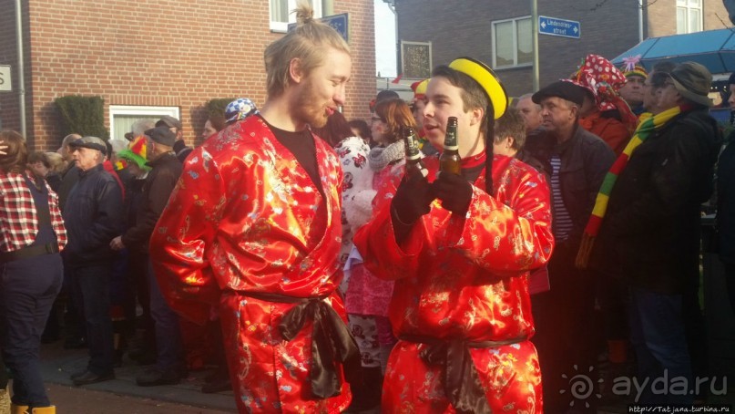Карнавальное шествие в деревне Kleine Meers