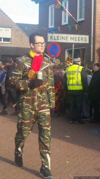 Карнавальное шествие в деревне Kleine Meers