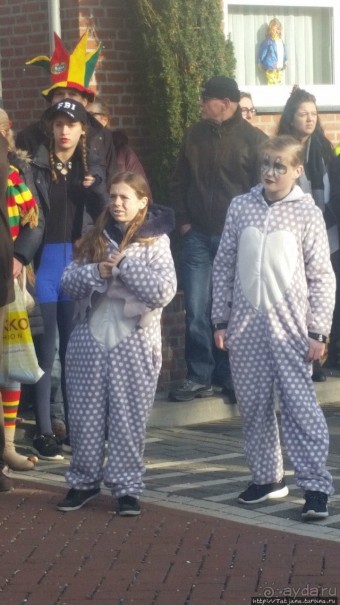 Карнавальное шествие в деревне Kleine Meers