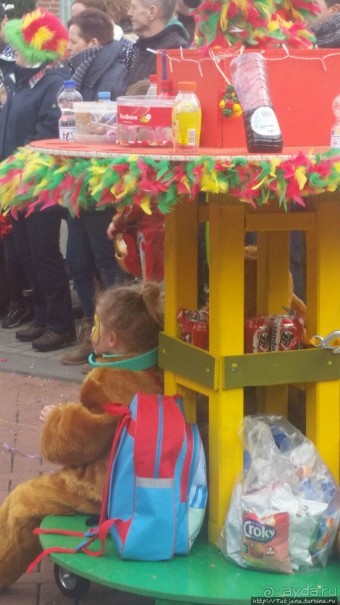 Карнавальное шествие в деревне Kleine Meers