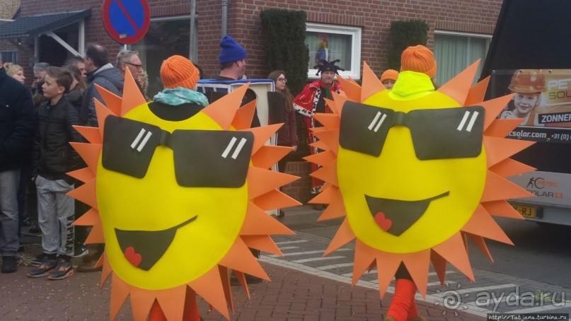 Карнавальное шествие в деревне Kleine Meers