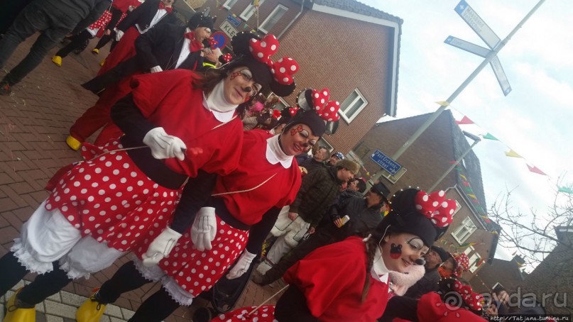 Карнавальное шествие в деревне Kleine Meers