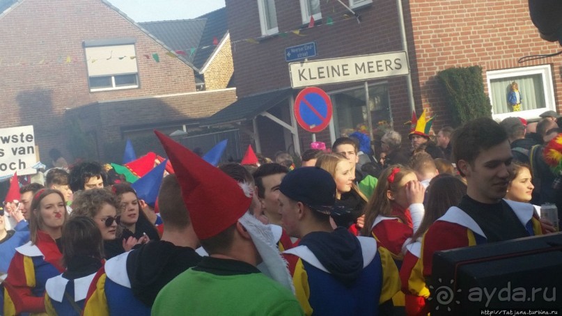 Карнавальное шествие в деревне Kleine Meers