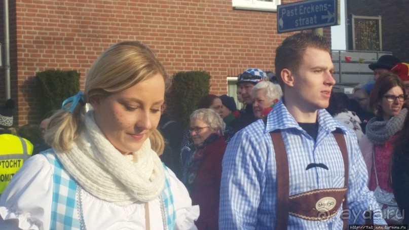 Карнавальное шествие в деревне Kleine Meers