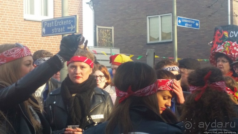 Карнавальное шествие в деревне Kleine Meers