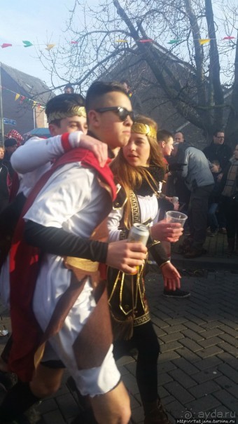 Карнавальное шествие в деревне Kleine Meers