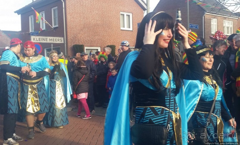 Карнавальное шествие в деревне Kleine Meers