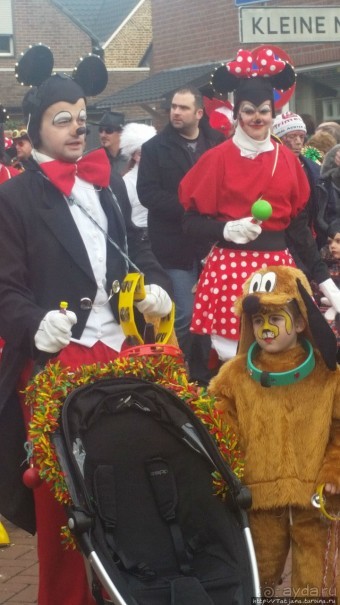 Карнавальное шествие в деревне Kleine Meers