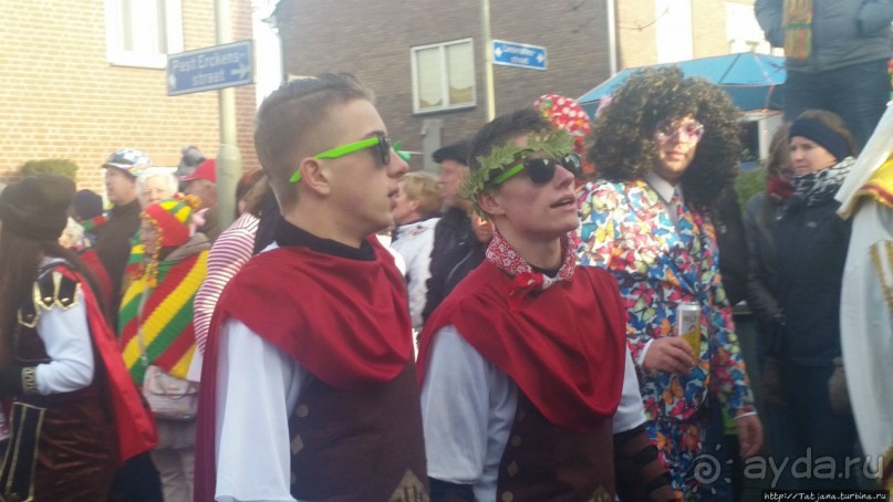 Карнавальное шествие в деревне Kleine Meers