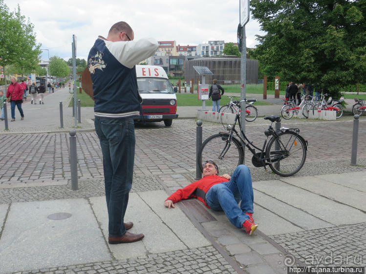 Берлинская стена и ее лики... грустные и повеселее