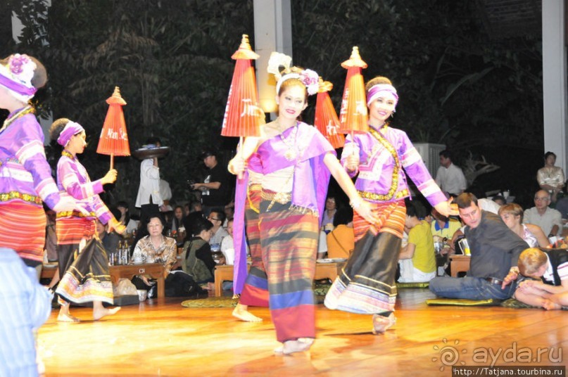 Популярный фольклорный ресторан "Khum Khantoke"