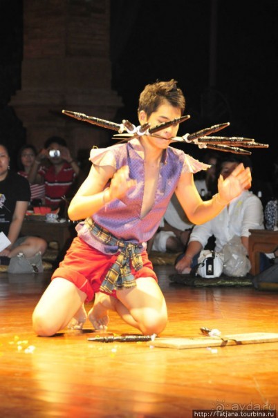 Популярный фольклорный ресторан "Khum Khantoke"