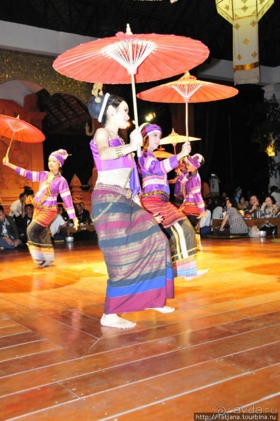 Популярный фольклорный ресторан "Khum Khantoke"