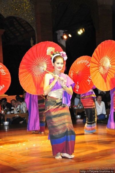 Популярный фольклорный ресторан "Khum Khantoke"