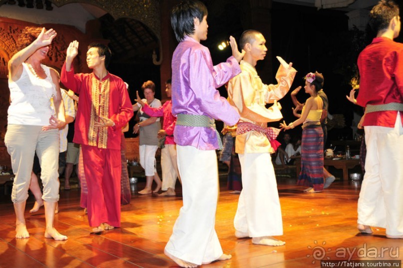 Популярный фольклорный ресторан "Khum Khantoke"