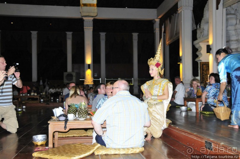 Популярный фольклорный ресторан "Khum Khantoke"