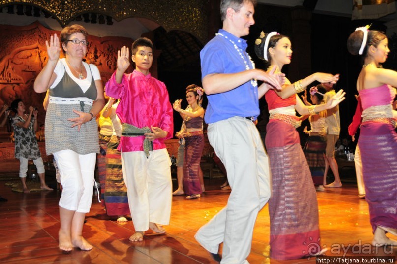 Популярный фольклорный ресторан "Khum Khantoke"