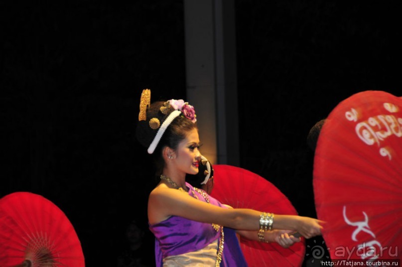 Популярный фольклорный ресторан "Khum Khantoke"