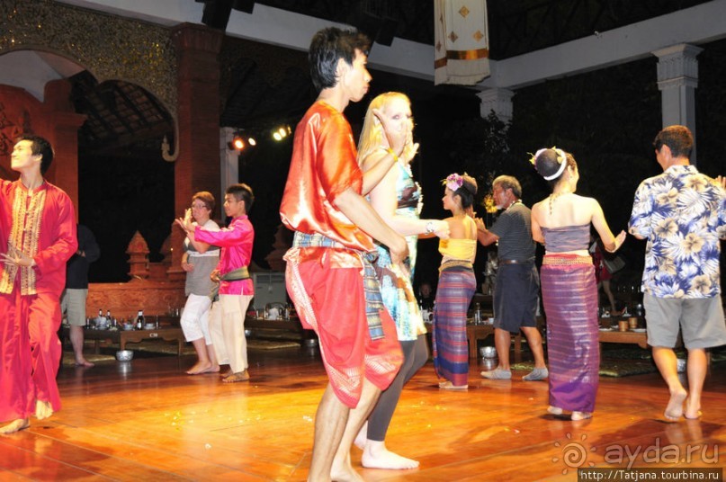 Популярный фольклорный ресторан "Khum Khantoke"