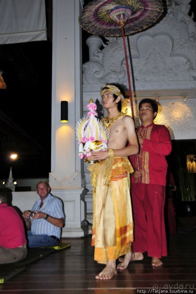 Популярный фольклорный ресторан "Khum Khantoke"