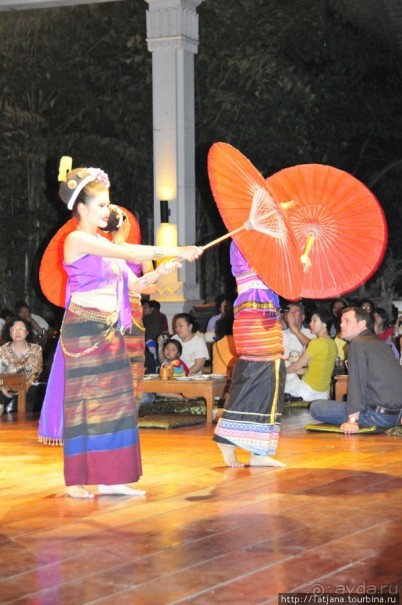 Популярный фольклорный ресторан "Khum Khantoke"