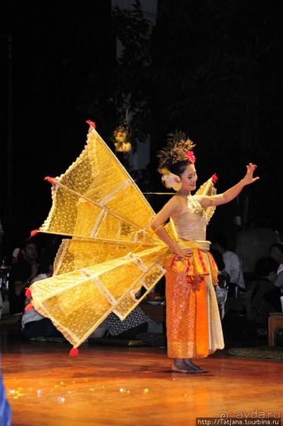 Популярный фольклорный ресторан "Khum Khantoke"