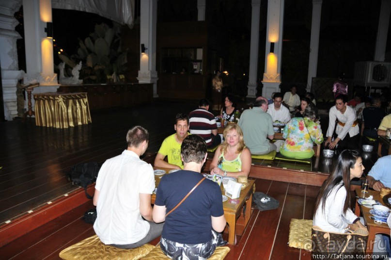 Популярный фольклорный ресторан "Khum Khantoke"