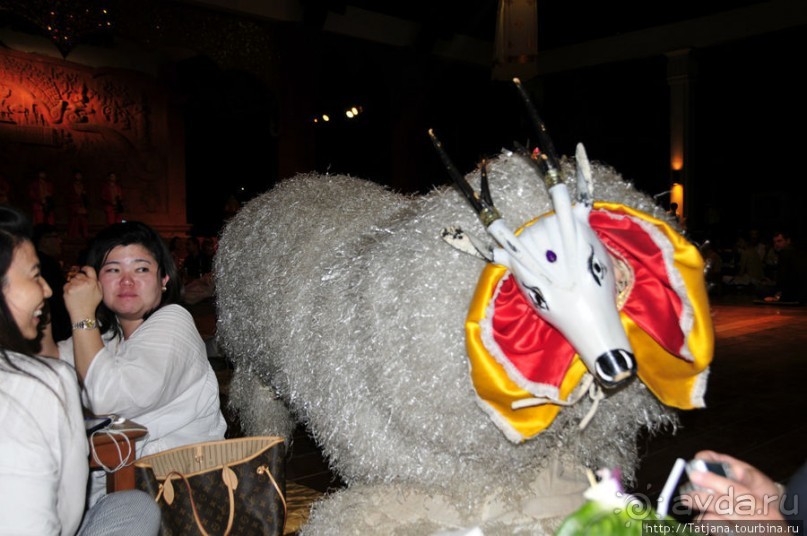 Популярный фольклорный ресторан "Khum Khantoke"