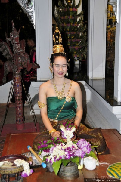 Популярный фольклорный ресторан "Khum Khantoke"