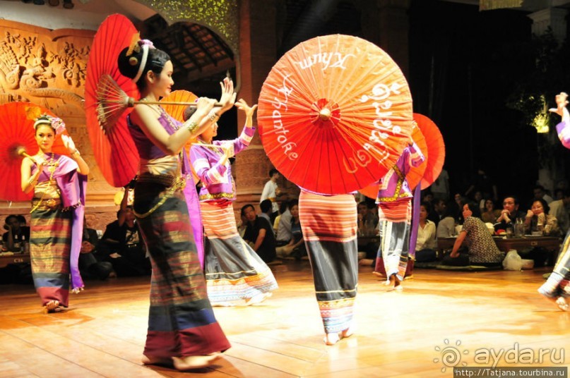 Популярный фольклорный ресторан "Khum Khantoke"