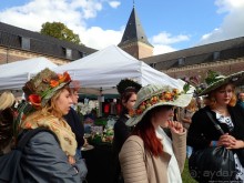 Конкурс шляпок на фестивале цветов Fleur Amour